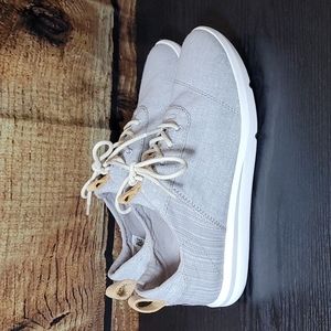 NWOT Toms Cabrillo Gray Chambray Lace Up Sneaker 7.5
